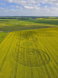 aerial of Stonehenge from tt