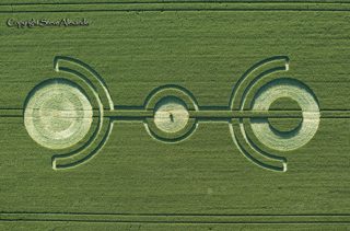 aerial of East Kennett from tt